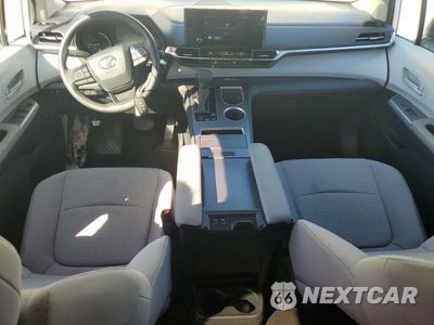 Zdjęcie 8 z 14 samochodu: 2026 TOYOTA SIENNA LE VIN:5TDKRKECXTS312602 - miniatura