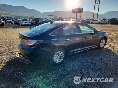Trzecie zdjęcie samochodu z tyłu: 2017 HYUNDAI SONATA HYBRID SE VIN:KMHE24L19HA043698 - miniatura