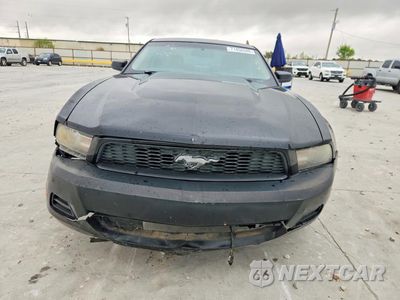 Piąte zdjęcie samochodu w środku: 2010 FORD MUSTANG VIN:1ZVBP8AN3A5128165 - miniatura