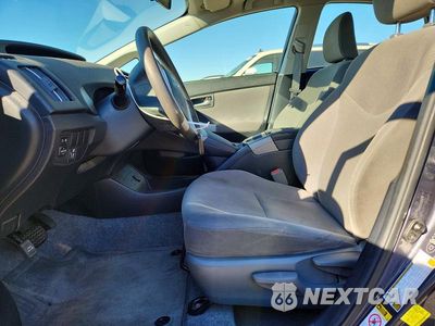 Zdjęcie 7 z 12 samochodu: 2015 TOYOTA PRIUS TWO VIN:JTDKN3DU4F1920094 - miniatura