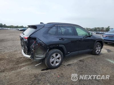 Trzecie zdjęcie samochodu z tyłu: 2025 TOYOTA RAV4 HYBRID XLE VIN:JTMRWRFV1SJ087854 - miniatura
