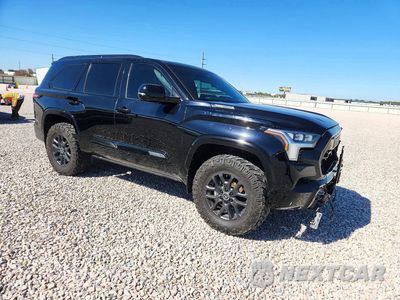 Czwarte zdjęcie samochodu z boku: 2024 TOYOTA SEQUOIA PLATINUM VIN:7SVAAABA1RX040319 - miniatura