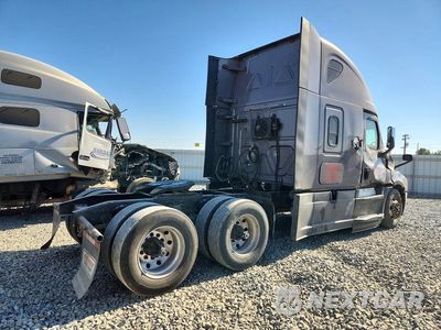 Trzecie zdjęcie samochodu z tyłu: 2020 FREIGHTLINER CASCADIA 126