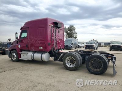 Drugie zdjęcie samochodu z przodu: 2015 FREIGHTLINER CASCADIA SEMI TRUCK VIN:3AKJGLD51FSGB6266 - miniatura