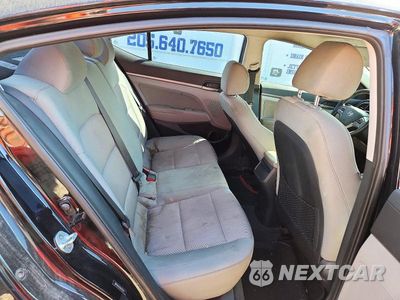 Zdjęcie 12 z 14 samochodu: 2017 HYUNDAI ELANTRA SE VIN:5NPD84LF6HH055231 - miniatura