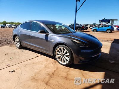 Czwarte zdjęcie samochodu z boku: 2018 TESLA MODEL 3 VIN:5YJ3E1EA8JF165562 - miniatura