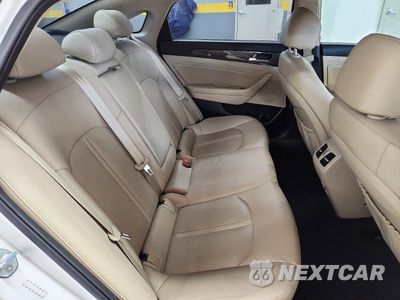 Zdjęcie 10 z 12 samochodu: 2019 HYUNDAI SONATA HYBRID LIMITED VIN:KMHE34L33KA092594 - miniatura