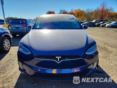 Piąte zdjęcie samochodu w środku: 2017 TESLA MODEL X VIN:5YJXCBE22HF054019 - miniatura