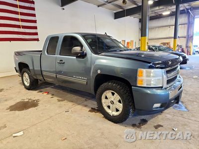 Czwarte zdjęcie samochodu z boku: 2011 CHEVROLET SILVERADO K1500 LT VIN:1GCRKSE3XBZ430746 - miniatura