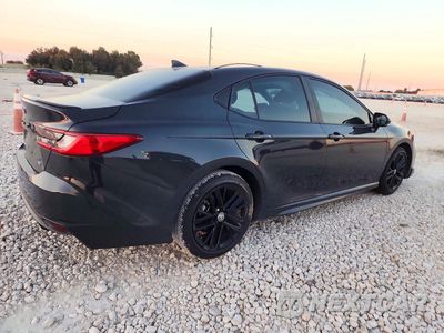 Trzecie zdjęcie samochodu z tyłu: 2025 TOYOTA CAMRY SE VIN:4T1DAACKXSU123555 - miniatura