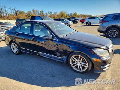 Czwarte zdjęcie samochodu z boku: 2012 MERCEDES-BENZ C 300 4MATIC VIN:WDDGF8BB5CR226034 - miniatura