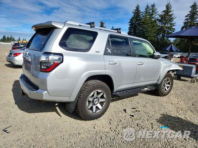 Trzecie zdjęcie samochodu z tyłu: 2018 TOYOTA 4RUNNER SR5 VIN:JTEBU5JR0J5525681 - miniatura