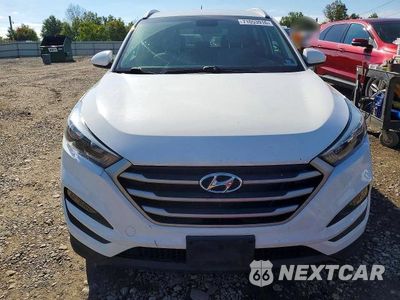 Piąte zdjęcie samochodu w środku: 2017 HYUNDAI TUCSON SE VIN:KM8J3CA49HU518994 - miniatura