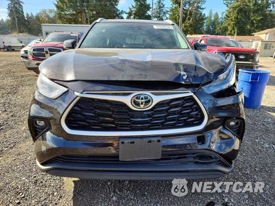 Piąte zdjęcie samochodu w środku: 2022 TOYOTA HIGHLANDER XLE VIN:5TDHZRBH3NS194723 - miniatura