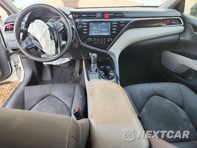 Zdjęcie 8 z 12 samochodu: 2018 TOYOTA CAMRY LE VIN:4T1B11HK8JU071812 - miniatura