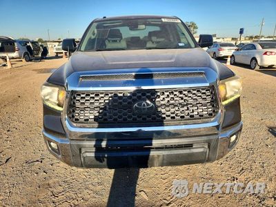 Piąte zdjęcie samochodu w środku: 2018 TOYOTA TUNDRA CREWMAX SR5 VIN:5TFEM5F16JX129196 - miniatura