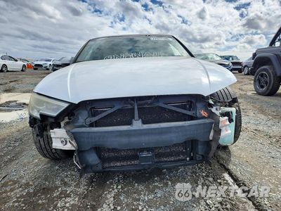 Piąte zdjęcie samochodu w środku: 2017 AUDI A3 PREMIUM VIN:WAUAUGFF1H1039812 - miniatura