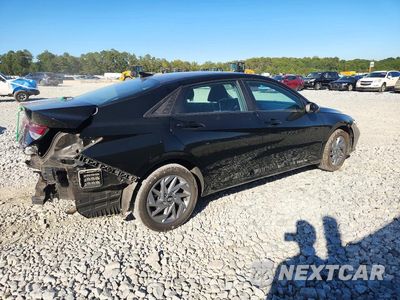 Trzecie zdjęcie samochodu z tyłu: 2024 HYUNDAI ELANTRA BLUE VIN:KMHLM4DJ0RU110804 - miniatura