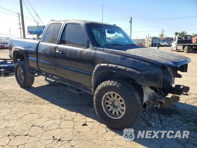 Czwarte zdjęcie samochodu z boku: 2003 CHEVROLET SILVERADO K2500 HEAVY DUTY VIN:1GCHK29U63E142276 - miniatura