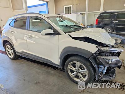 Czwarte zdjęcie samochodu z boku: 2023 HYUNDAI KONA SEL VIN:KM8K6CAB9PU014065 - miniatura