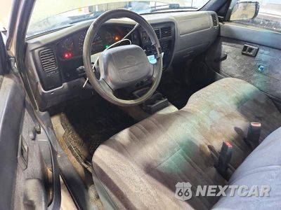 Zdjęcie 8 z 13 samochodu: 2000 TOYOTA TACOMA BASE VIN:4TANL42N6YZ625633 - miniatura