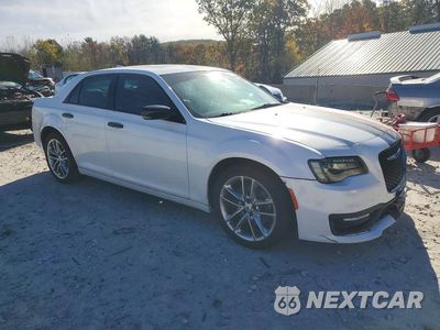 Czwarte zdjęcie samochodu z boku: 2015 CHRYSLER 300C PLATINUM VIN:2C3CCASG6FH923435 - miniatura