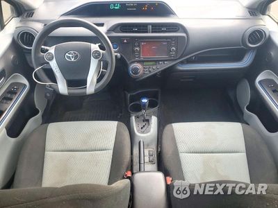 Zdjęcie 8 z 12 samochodu: 2013 TOYOTA PRIUS C THREE VIN:JTDKDTB32D1538432 - miniatura