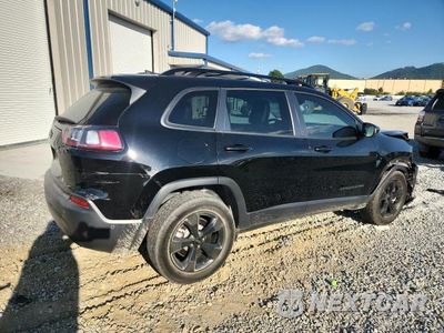 Trzecie zdjęcie samochodu z tyłu: 2023 JEEP CHEROKEE ALTITUDE LUX VIN:1C4PJMMB1PD102229 - miniatura