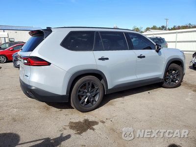 Trzecie zdjęcie samochodu z tyłu: 2026 TOYOTA GRAND HIGHLANDER HYBRID NIGHTSHADE VIN:5TDACAB52TS101116 - miniatura