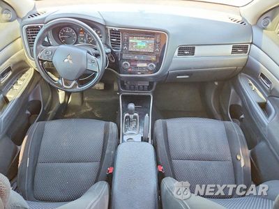 Zdjęcie 8 z 13 samochodu: 2017 MITSUBISHI OUTLANDER ES VIN:JA4AD2A38HZ041927 - miniatura