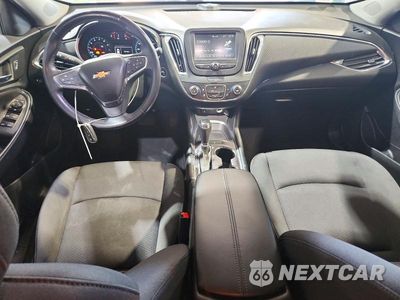 Zdjęcie 8 z 13 samochodu: 2018 CHEVROLET MALIBU LT VIN:1G1ZD5ST6JF279493 - miniatura