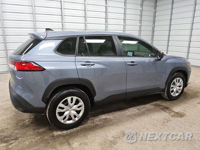 Trzecie zdjęcie samochodu z tyłu: 2025 TOYOTA COROLLA CROSS L VIN:7MUAAAAG5SV127495 - miniatura