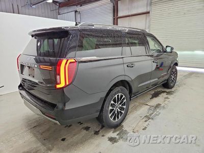 Trzecie zdjęcie samochodu z tyłu: 2025 FORD EXPEDITION PLATINUM VIN:1FMJU1M89SEA14317 - miniatura