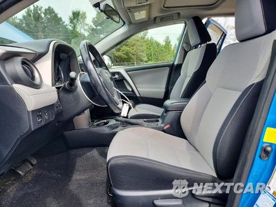 Zdjęcie 7 z 13 samochodu: 2016 TOYOTA RAV4 XLE VIN:JTMRFREV8GD180152 - miniatura