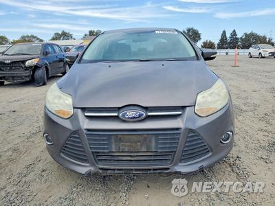 Piąte zdjęcie samochodu w środku: 2014 FORD FOCUS SE VIN:1FADP3F29EL341464 - miniatura