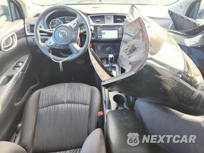 Zdjęcie 8 z 13 samochodu: 2018 NISSAN SENTRA SV VIN:3N1AB7AP3JY208046 - miniatura