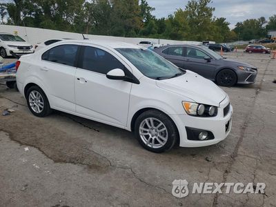 Czwarte zdjęcie samochodu z boku: 2013 CHEVROLET SONIC LT VIN:1G1JC5SH3D4186877 - miniatura