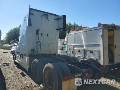 Drugie zdjęcie samochodu z przodu: 2018 FREIGHTLINER CASCADIA 126 SEMI TRUCK VIN:3AKJHHDR6JSJJ0536 - miniatura