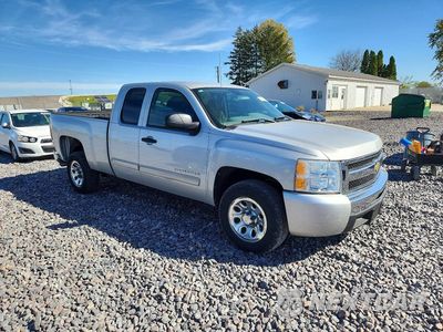 Czwarte zdjęcie samochodu z boku: 2010 CHEVROLET SILVERADO C1500 LS VIN:1GCSCREA6AZ247655 - miniatura