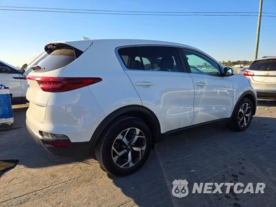 Trzecie zdjęcie samochodu z tyłu: 2020 KIA SPORTAGE LX VIN:KNDPM3AC8L7648422 - miniatura
