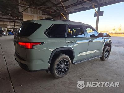 Trzecie zdjęcie samochodu z tyłu: 2025 TOYOTA SEQUOIA PLATINUM VIN:7SVAAABA9SX061585 - miniatura