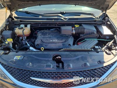 Zdjęcie 12 z 13 samochodu: 2017 CHRYSLER PACIFICA LX VIN:2C4RC1CGXHR657631 - miniatura