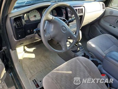 Zdjęcie 8 z 12 samochodu: 2003 TOYOTA TACOMA V6 VIN:5TEWN72NX3Z192481 - miniatura