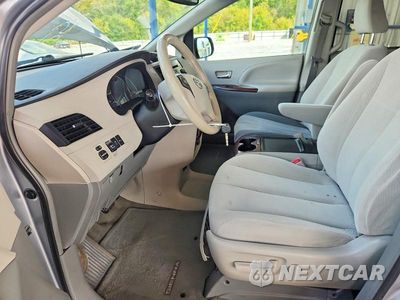 Zdjęcie 7 z 13 samochodu: 2012 TOYOTA SIENNA XLE 8-PASSENGER VIN:5TDYK3DC4CS257103 - miniatura