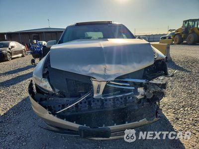 Piąte zdjęcie samochodu w środku: 2017 LINCOLN MKT VIN:2LMHJ5AT8HBL00613 - miniatura