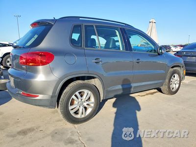 Trzecie zdjęcie samochodu z tyłu: 2016 VOLKSWAGEN TIGUAN S VIN:WVGAV7AX1GW523606 - miniatura