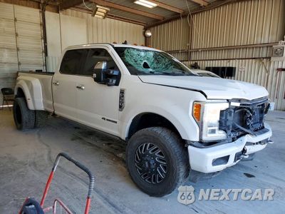 Czwarte zdjęcie samochodu z boku: 2019 FORD F350 SUPER DUTY VIN:1FT8W3DT7KEC30258 - miniatura