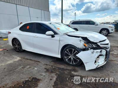 Czwarte zdjęcie samochodu z boku: 2020 TOYOTA CAMRY SE VIN:4T1G11AK5LU308596 - miniatura