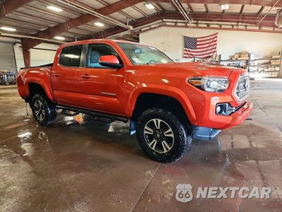 Czwarte zdjęcie samochodu z boku: 2017 TOYOTA TACOMA TRD SPORT VIN:3TMCZ5AN3HM100368 - miniatura
