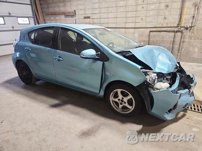 Czwarte zdjęcie samochodu z boku: 2013 TOYOTA PRIUS C TWO VIN:JTDKDTB36D1031548 - miniatura